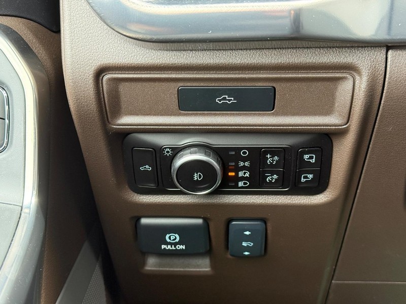 Ford F-150 Vehicle Full-screen Gallery Image 21