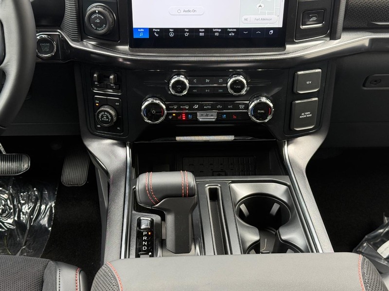Ford F-150 Vehicle Full-screen Gallery Image 12