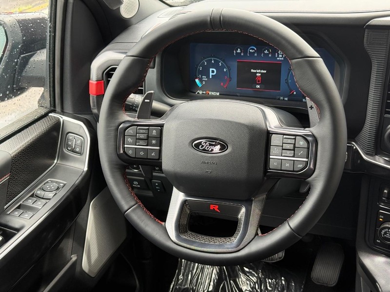 Ford F-150 Vehicle Full-screen Gallery Image 13