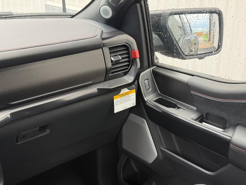 Ford F-150 Vehicle Full-screen Gallery Image 14