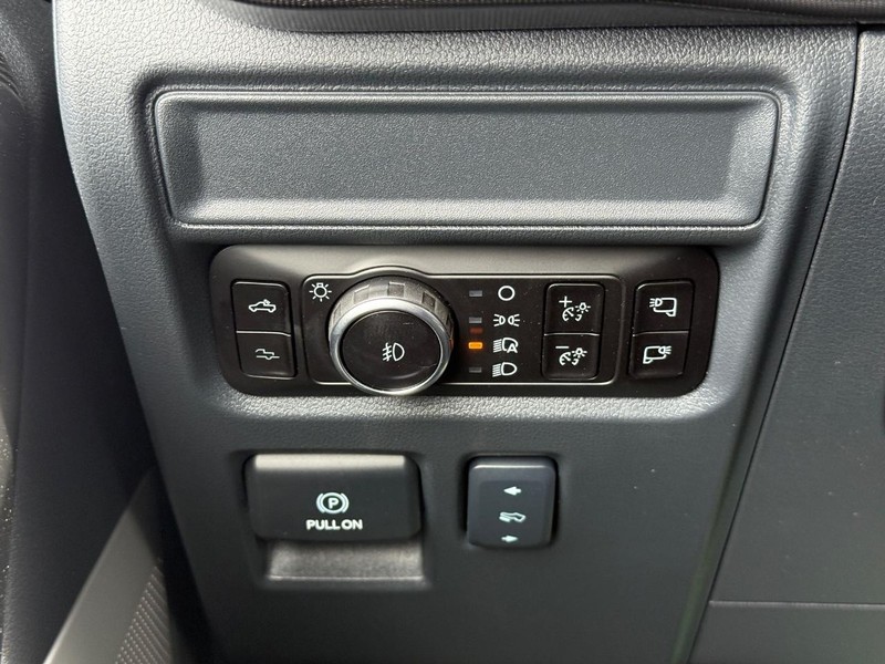 Ford F-150 Vehicle Full-screen Gallery Image 19