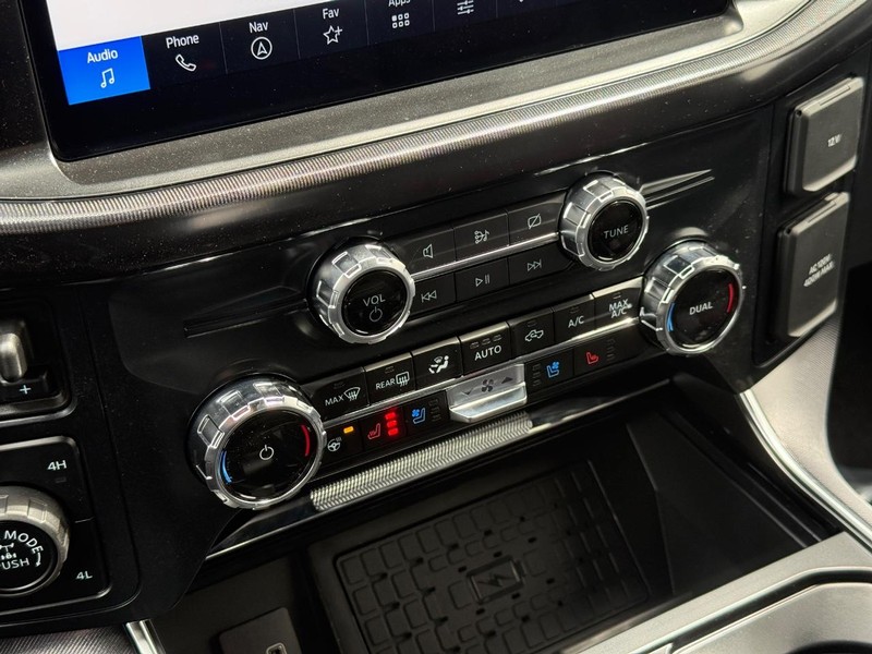 Ford F-150 Vehicle Full-screen Gallery Image 21