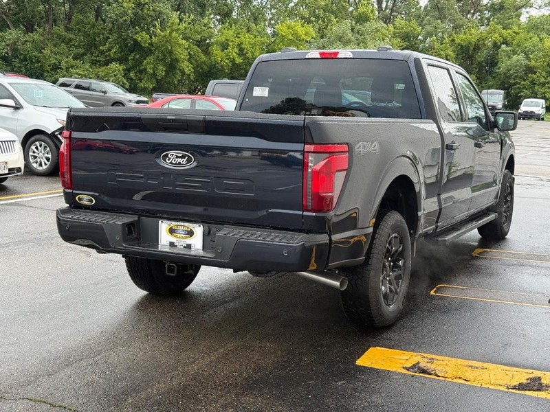 Ford F-150 Vehicle Full-screen Gallery Image 3