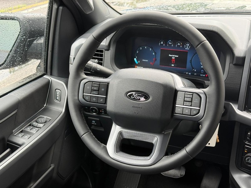 Ford F-150 Vehicle Full-screen Gallery Image 14