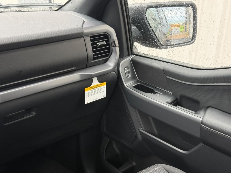 Ford F-150 Vehicle Full-screen Gallery Image 15