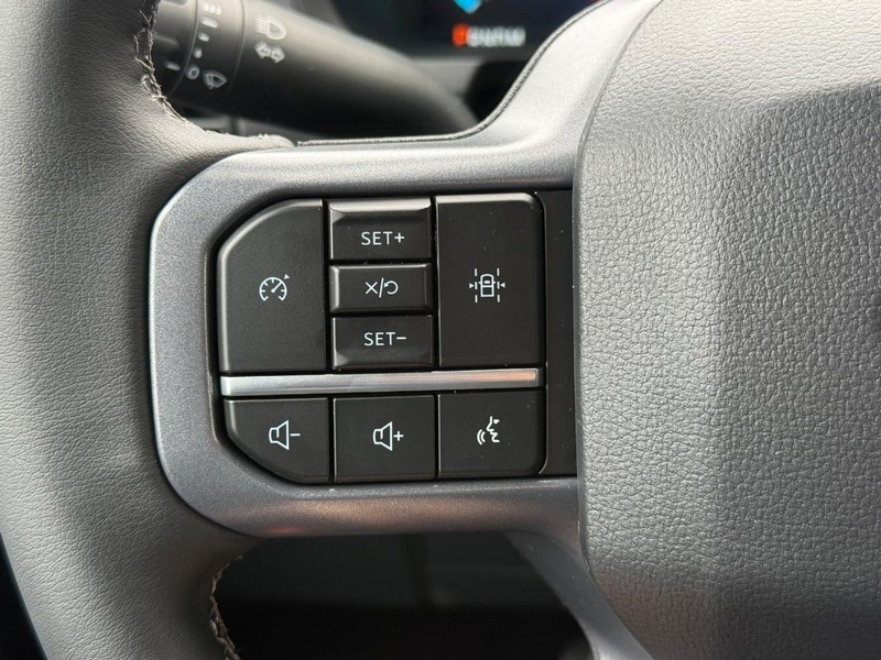 Ford F-150 Vehicle Full-screen Gallery Image 16