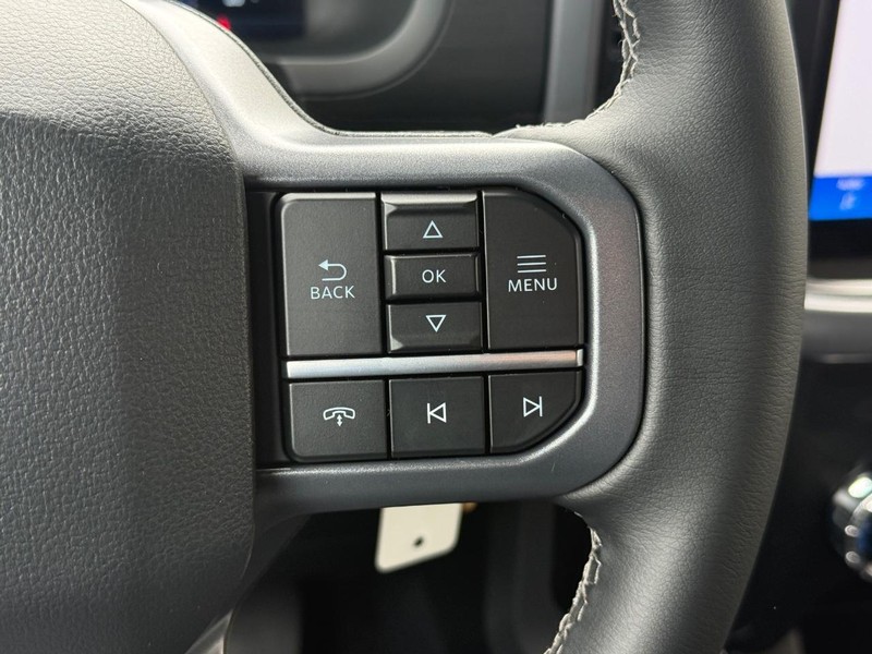 Ford F-150 Vehicle Full-screen Gallery Image 17