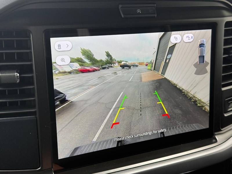 Ford F-150 Vehicle Full-screen Gallery Image 19