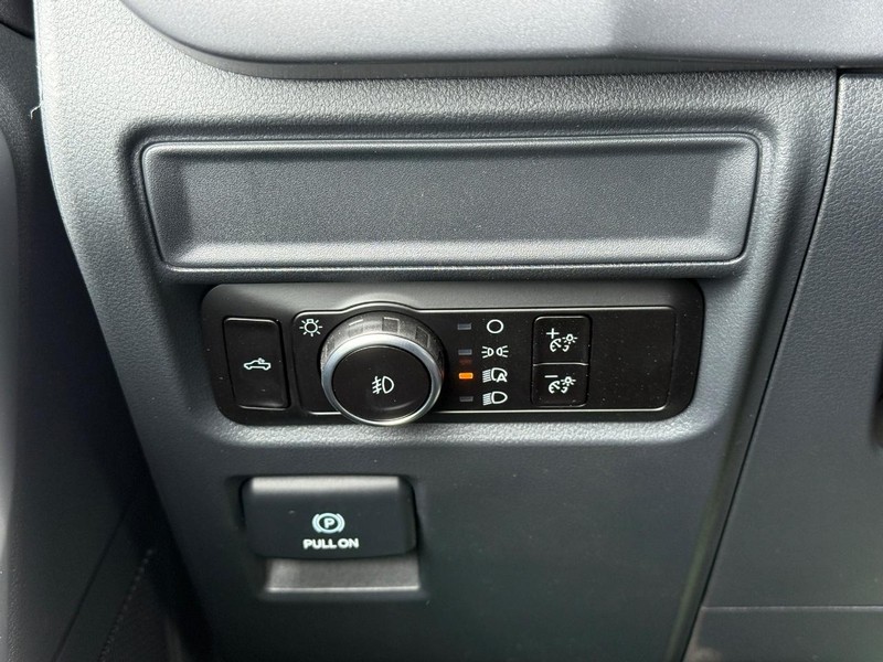 Ford F-150 Vehicle Full-screen Gallery Image 20