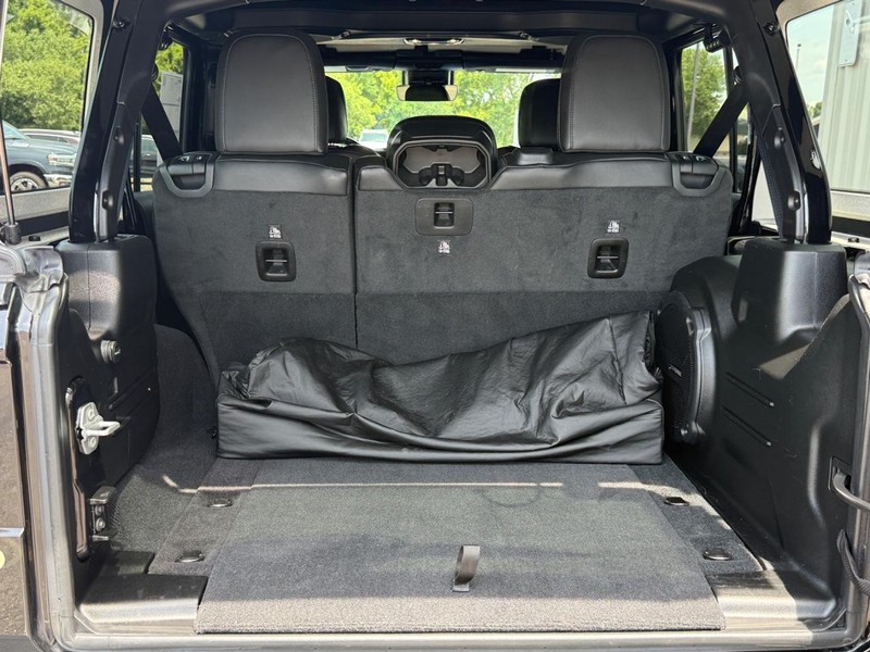 Jeep Wrangler Vehicle Full-screen Gallery Image 6