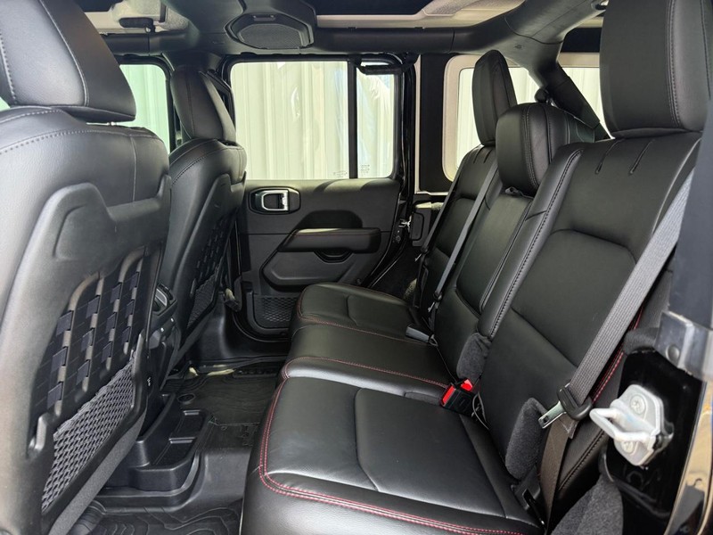 Jeep Wrangler Vehicle Full-screen Gallery Image 9