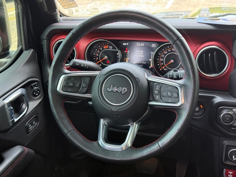 Jeep Wrangler Vehicle Full-screen Gallery Image 13