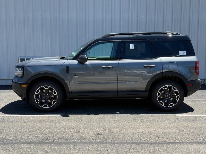 Ford Bronco Sport Vehicle Full-screen Gallery Image 2