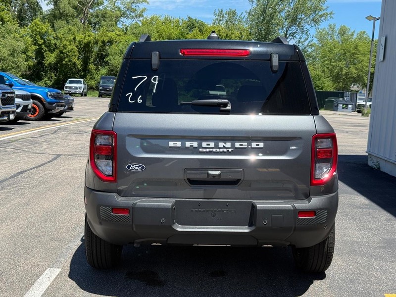 Ford Bronco Sport Vehicle Full-screen Gallery Image 4