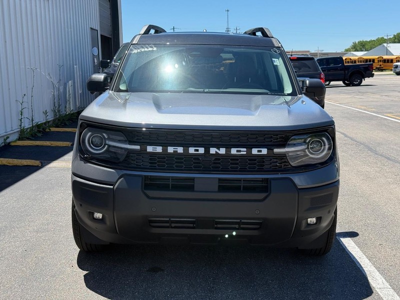 Ford Bronco Sport Vehicle Full-screen Gallery Image 8