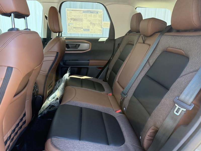 Ford Bronco Sport Vehicle Full-screen Gallery Image 9