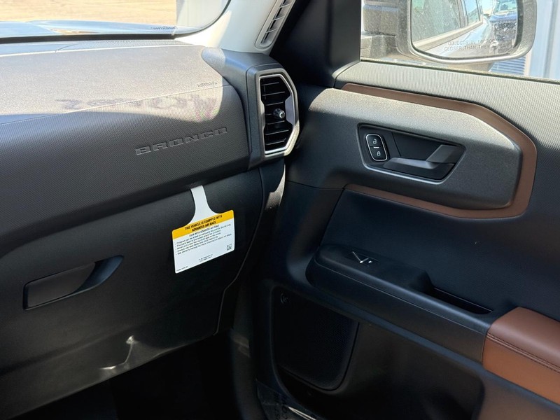 Ford Bronco Sport Vehicle Full-screen Gallery Image 14