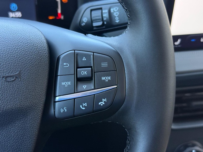 Ford Maverick Vehicle Full-screen Gallery Image 16