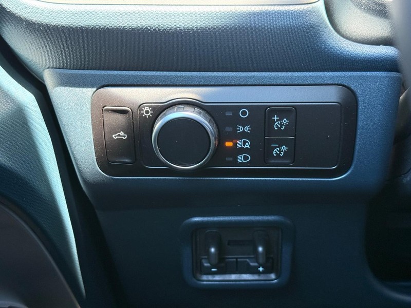 Ford Maverick Vehicle Full-screen Gallery Image 21