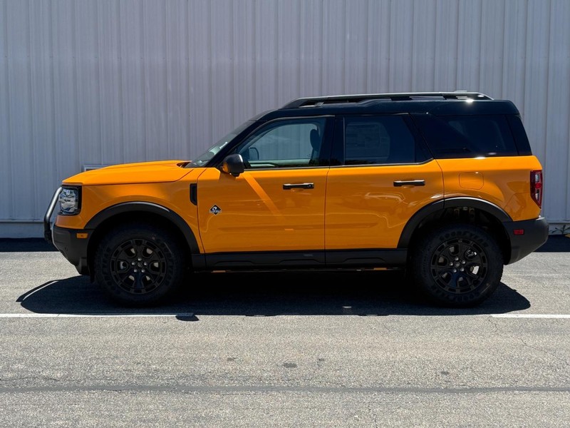 Ford Bronco Sport Vehicle Full-screen Gallery Image 2