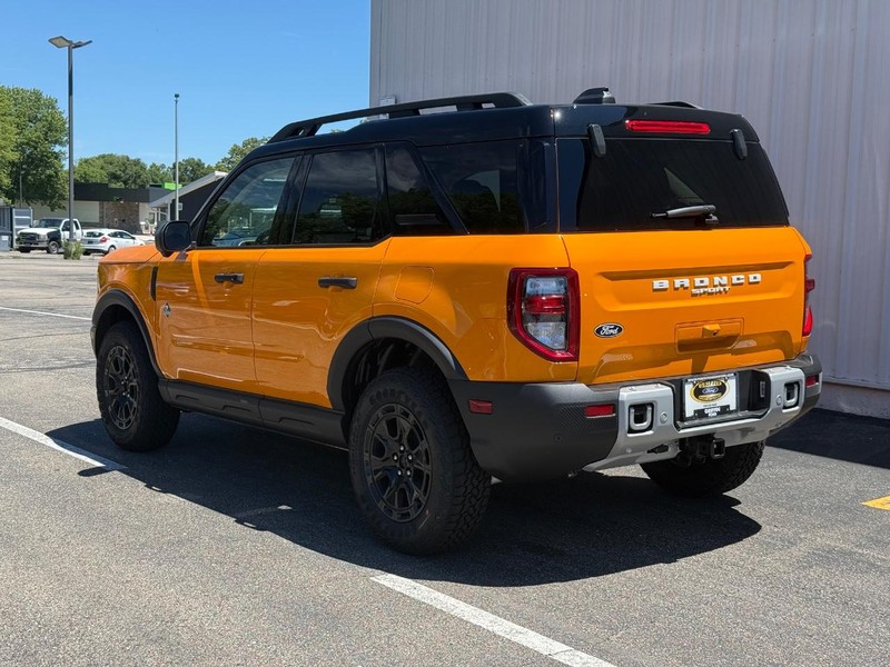 Ford Bronco Sport Vehicle Full-screen Gallery Image 3