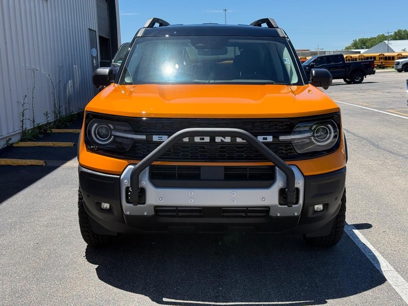 Ford Bronco Sport Vehicle Full-screen Gallery Image 8