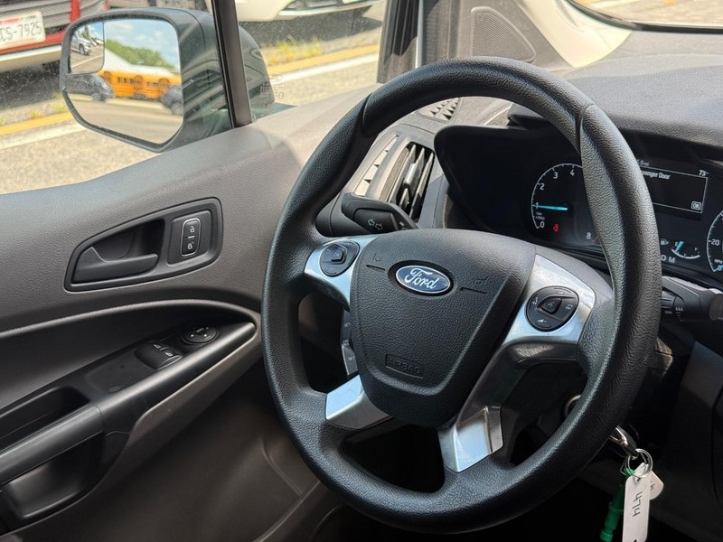 Ford Transit Connect Van Vehicle Full-screen Gallery Image 11