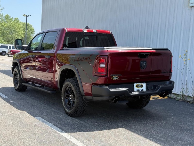 Ram 1500 Vehicle Full-screen Gallery Image 3