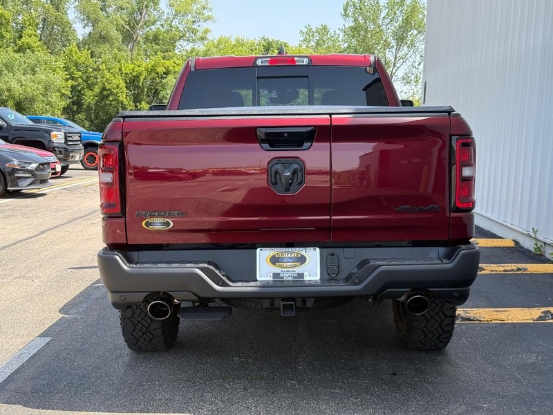 Ram 1500 Vehicle Full-screen Gallery Image 4