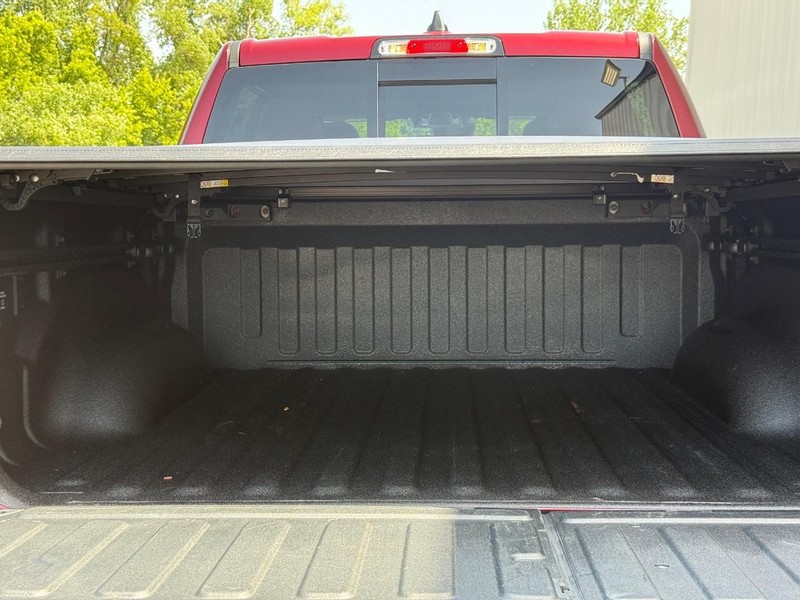 Ram 1500 Vehicle Full-screen Gallery Image 5