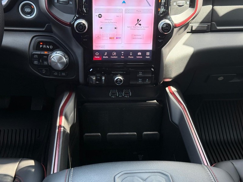 Ram 1500 Vehicle Full-screen Gallery Image 12