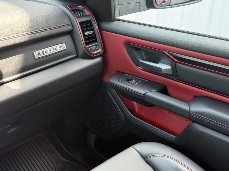 Ram 1500 Vehicle Full-screen Gallery Image 14