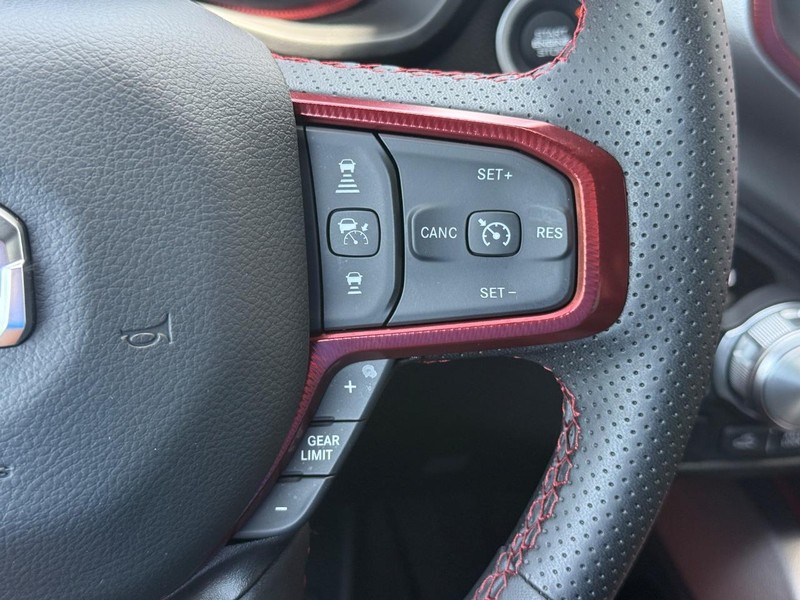 Ram 1500 Vehicle Full-screen Gallery Image 16