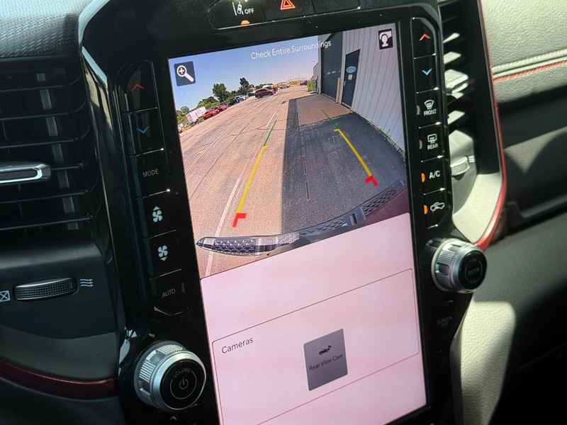 Ram 1500 Vehicle Full-screen Gallery Image 18