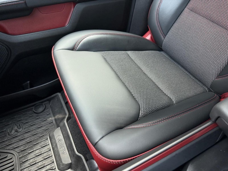 Ram 1500 Vehicle Full-screen Gallery Image 20