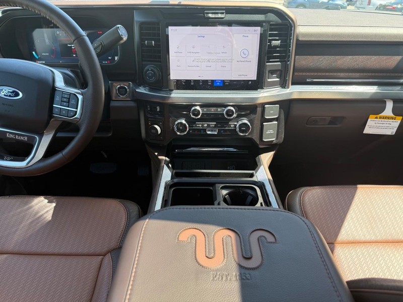 Ford Super Duty F-350 DRW Vehicle Full-screen Gallery Image 6