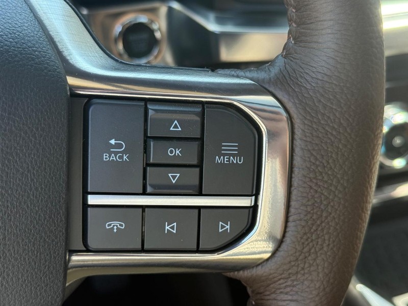 Ford Super Duty F-350 DRW Vehicle Full-screen Gallery Image 11