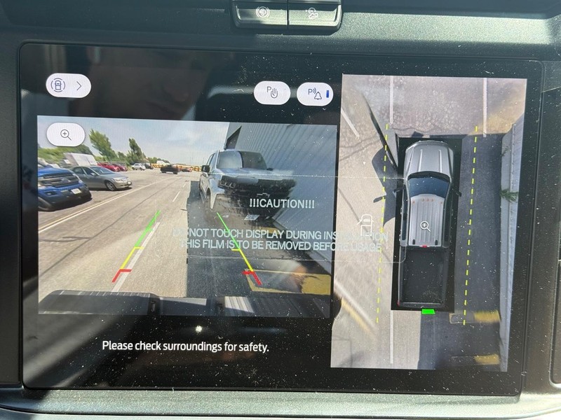 Ford Super Duty F-350 DRW Vehicle Full-screen Gallery Image 12