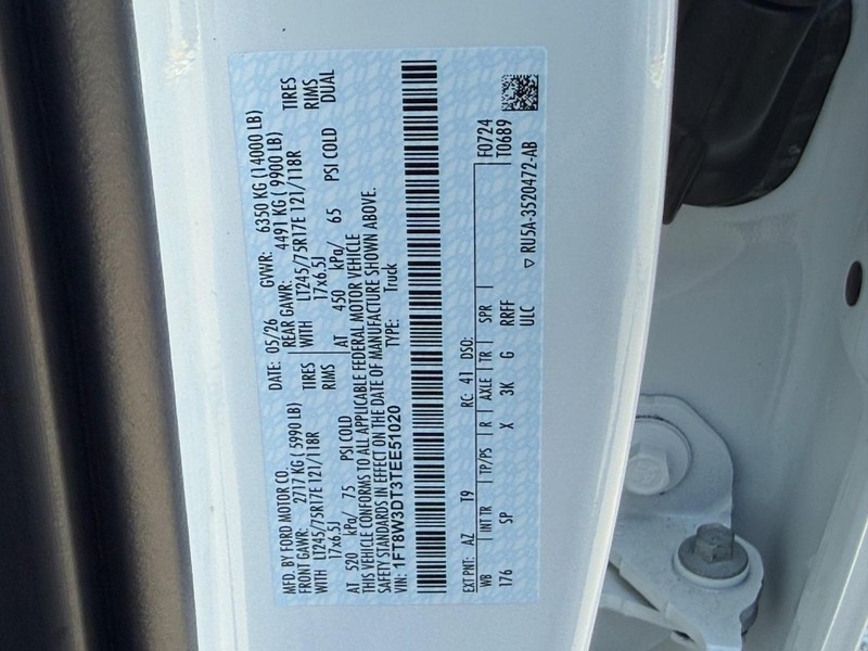 Ford Super Duty F-350 DRW Vehicle Full-screen Gallery Image 17