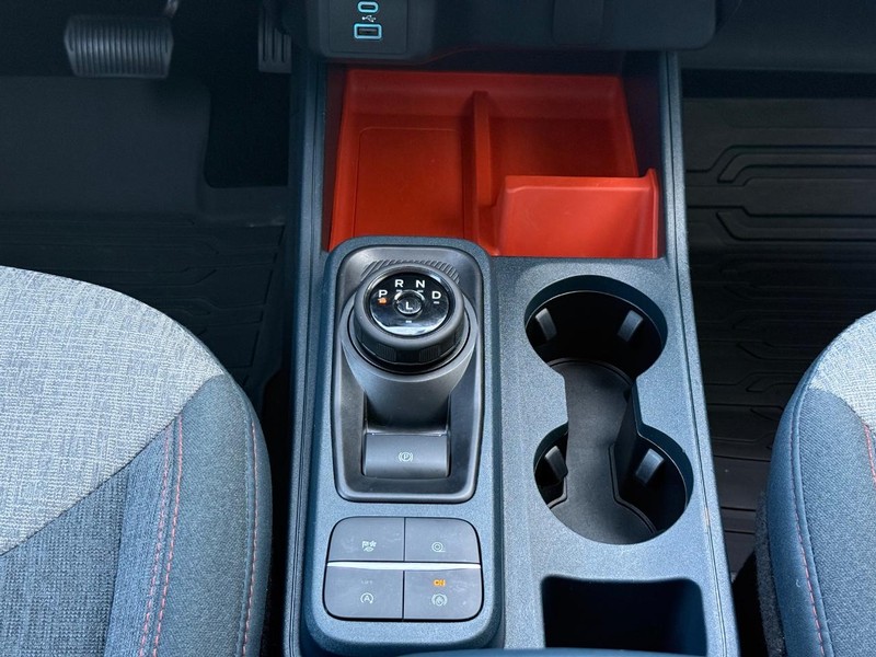 Ford Maverick Vehicle Full-screen Gallery Image 12