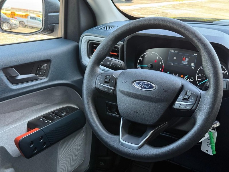 Ford Maverick Vehicle Full-screen Gallery Image 13