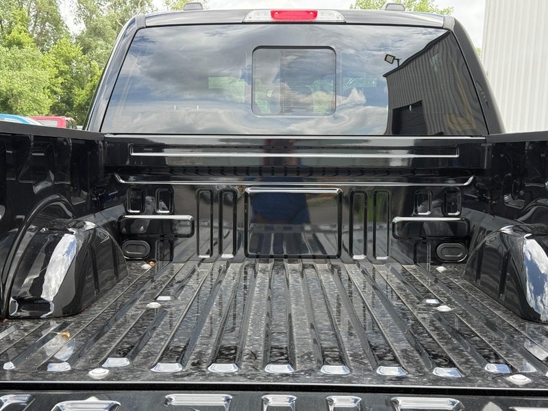 Ford F-150 Vehicle Full-screen Gallery Image 5