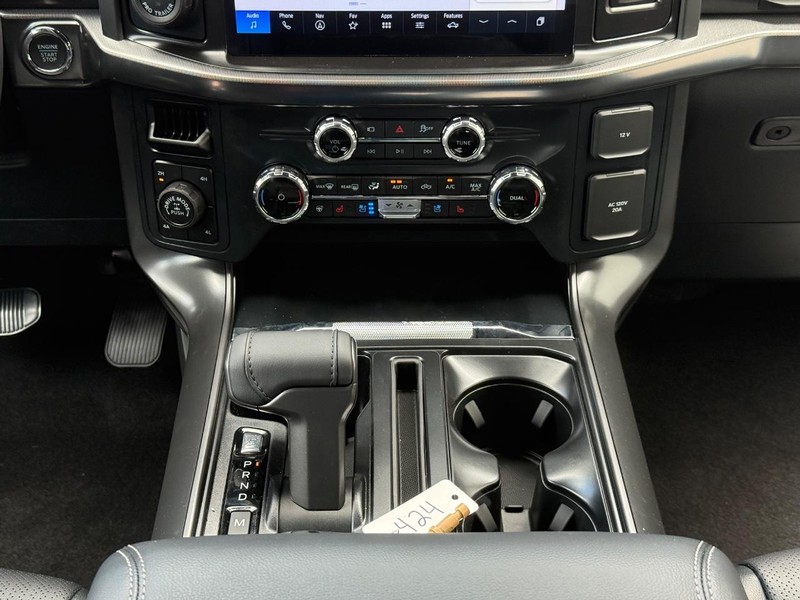 Ford F-150 Vehicle Full-screen Gallery Image 12