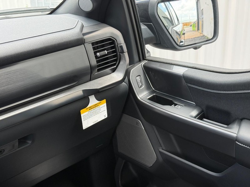 Ford F-150 Vehicle Full-screen Gallery Image 14