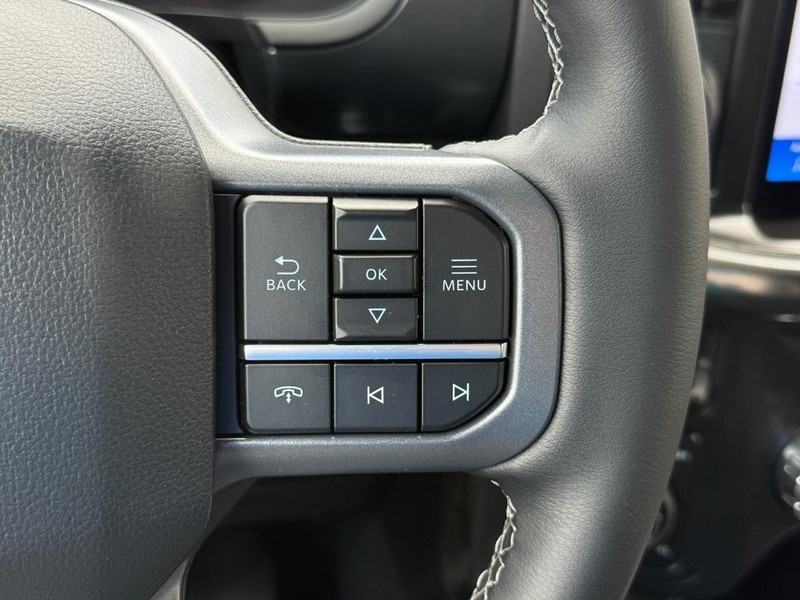 Ford F-150 Vehicle Full-screen Gallery Image 16