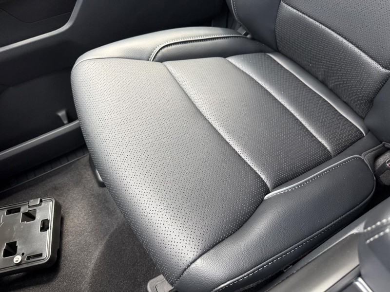 Ford F-150 Vehicle Full-screen Gallery Image 20