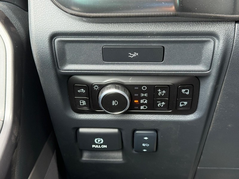 Ford F-150 Vehicle Full-screen Gallery Image 21