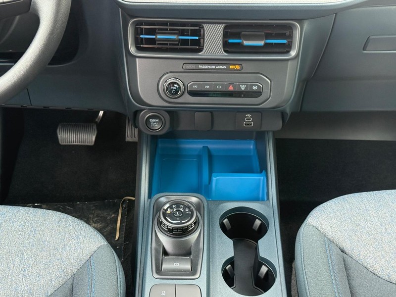 Ford Maverick Vehicle Full-screen Gallery Image 12