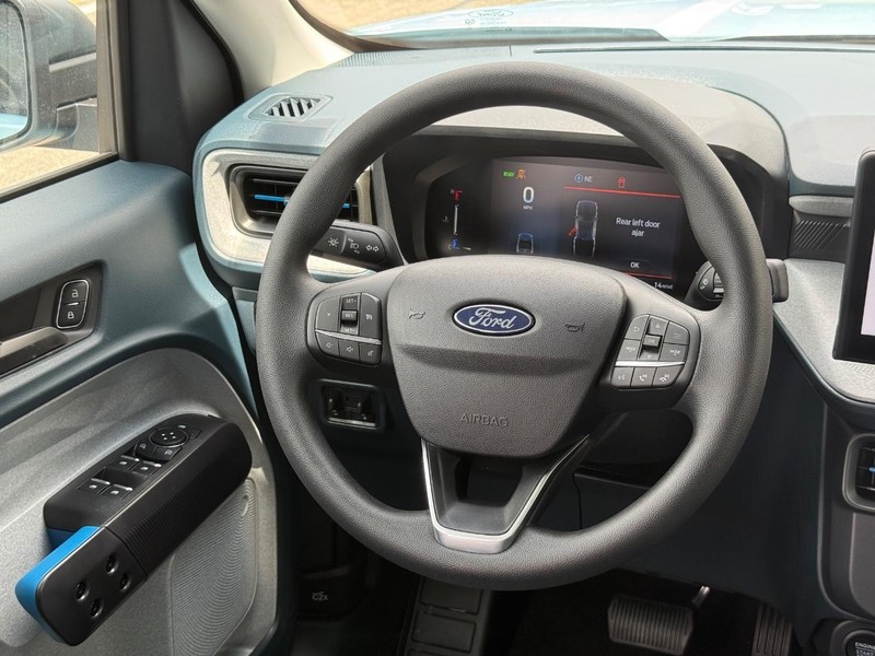 Ford Maverick Vehicle Full-screen Gallery Image 13