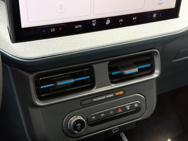 Ford Maverick Vehicle Full-screen Gallery Image 19
